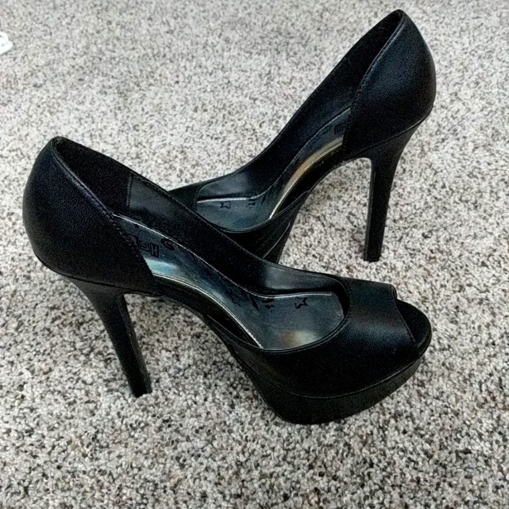 Women's black platform heel